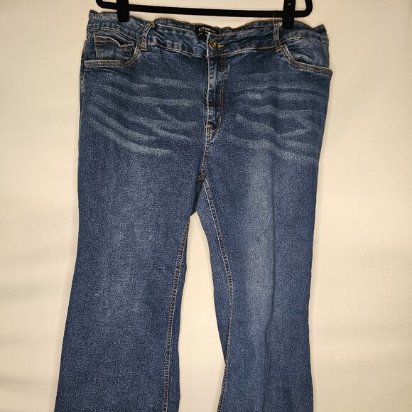 👖 BloomChic Stretchy Bootcut Jeans – 24W 👖 - Picture 1 of 1